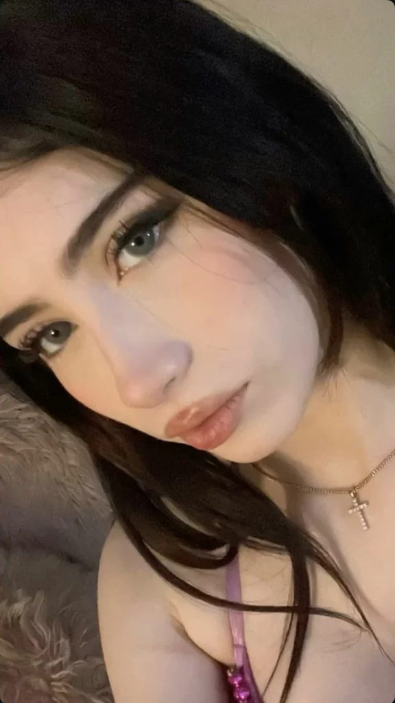 Mei-Lin SG Escort profile photograph